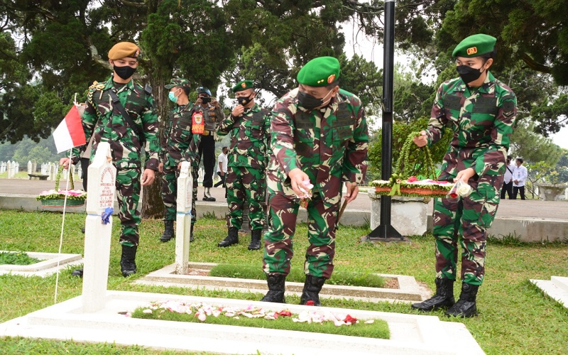 Peringati HUT ke-75, Kodam III/Siliwangi Gelar Ziarah ke TMP Cikutra
