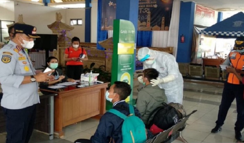 Sembunyi di Kapal Penyeberangan, 4 Orang Terjaring Penyekatan saat Tiba di Bali