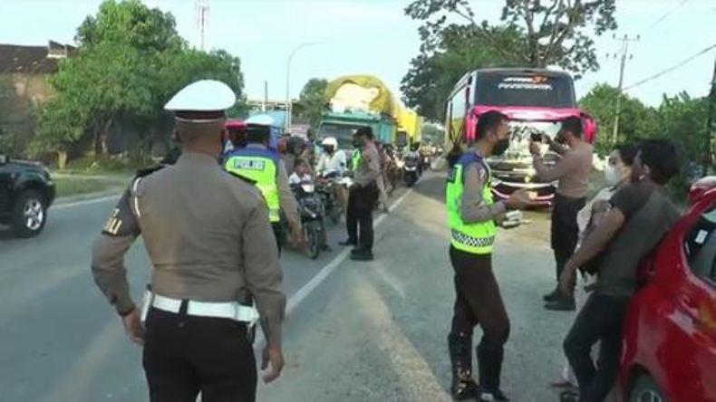Terjaring Penyekatan, Sopir Ini Emosi dan Tolak Dites Swab