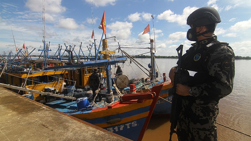 6 Kapal Veitnam Ditangkap saat Curi Cumi-Cumi di Laut Natuna Utara - Bagian 1
