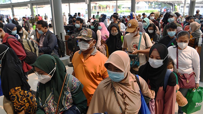 Stasiun Pasar Senen Dipadati Penumpang Kereta Jarak Jauh - Bagian 2