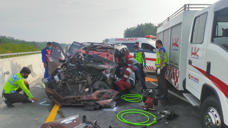 Xenia Hajar Truk di Tol Trans Sumatera Pekanbaru, 2 Orang Tewas
