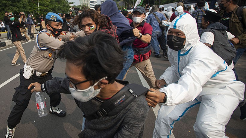 Aksi Bela Palestina di Kedubes AS Berakhir Ricuh, Provokator Ditangkap Polisi - Bagian 3