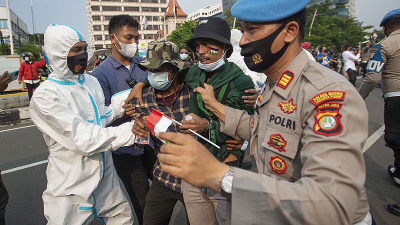 Aksi Bela Palestina di Kedubes AS Berakhir Ricuh, Provokator Ditangkap Polisi - Bagian 4