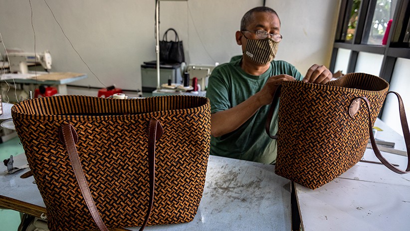 Tas Anyaman Kulit Buatan Semarang Tembus Pasar Luar Negeri - Bagian 1
