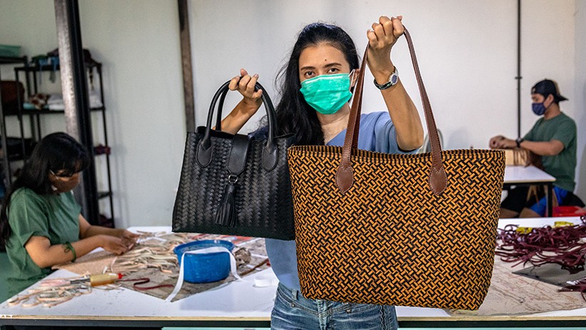 Tas Anyaman Kulit Buatan Semarang Tembus Pasar Luar Negeri - Bagian 2