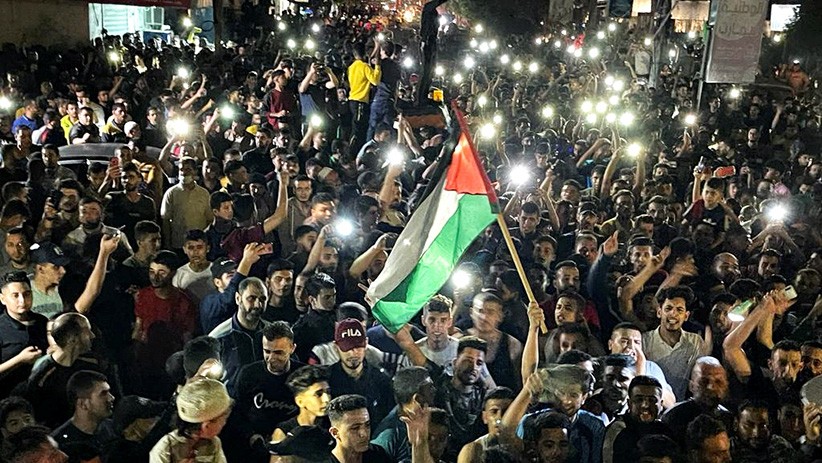 Ribuan Warga Palestina Turun ke Jalan Rayakan Gencatan Senjata dengan Israel - Bagian 5