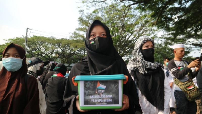 title Unjuk Rasa, Ratusan Warga Malang Galang Donasi hingga Jual Rumah untuk Palestina  Unjuk Rasa, Ratusan Warga Malang Galang Donasi hingga Jual Rumah untuk Palestina