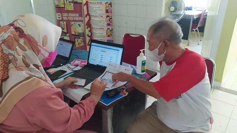 title 628 Lansia, Guru, dan Calon Jemaah Haji di Bangka Tengah Terima Vaksin Covid-19 Tahap 2 628 Lansia, Guru, dan Calon Jemaah Haji di Bangka Tengah Terima Vaksin Covid-19 Tahap 2