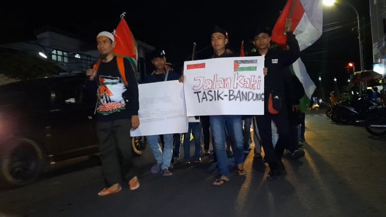 Aksi Bela Palestina, Puluhan Umat Islam di Tasikmalaya Jalan Kaki Sejauh 115 Km ke Bandung