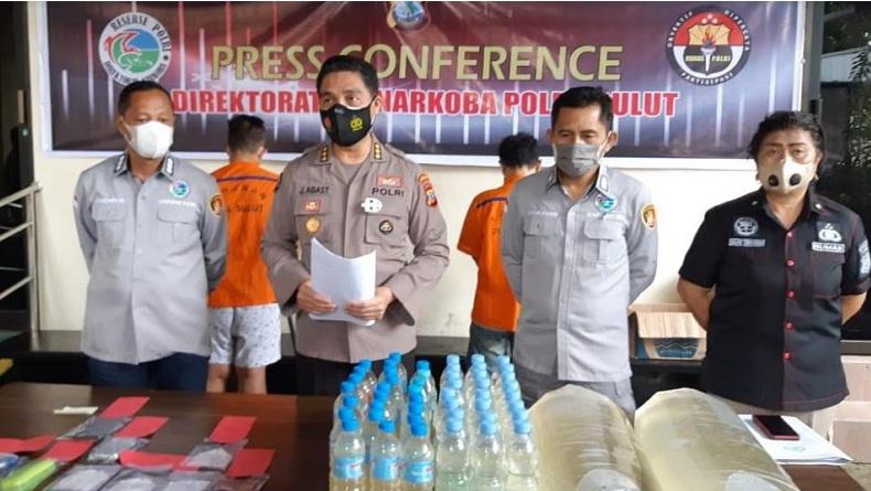 title Berantas Narkoba, Polda Sulut Tangkap 2 Tersangka dan Amankan 8 Paket Sabu Berantas Narkoba, Polda Sulut Tangkap 2 Tersangka dan Amankan 8 Paket Sabu