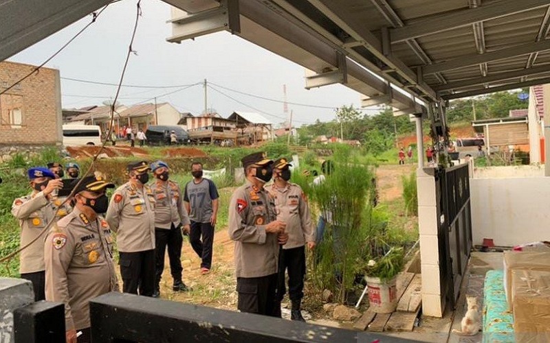 Kapolda Sumsel Bantu Warga yang Jalani Isolasi Mandiri 
