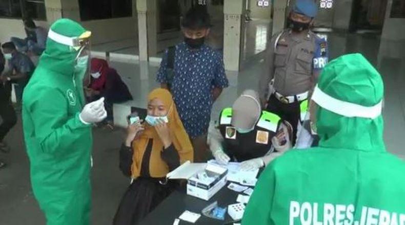 Swab Antigen Digelar Acak Terhadap Pemohon Pelayanan di Polres Jepara 