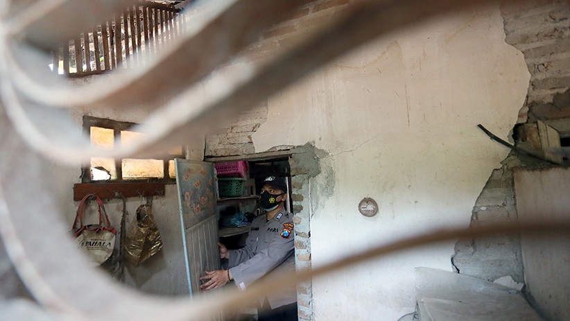 Dampak Gempa Blitar, Ratusan Bangunan Rumah Rusak - Bagian 2