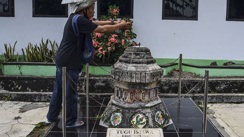 Melihat Tugu Istiwa, Dibangun Tahun 1921 sebagai Penunjuk Waktu Sholat - Bagian 2