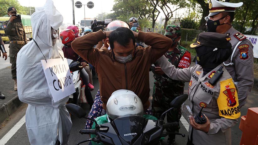 Menyeramkan, Ada Sosok Hantu dan Keranda Mayat di Pos Penyekatan Surabaya - Bagian 4