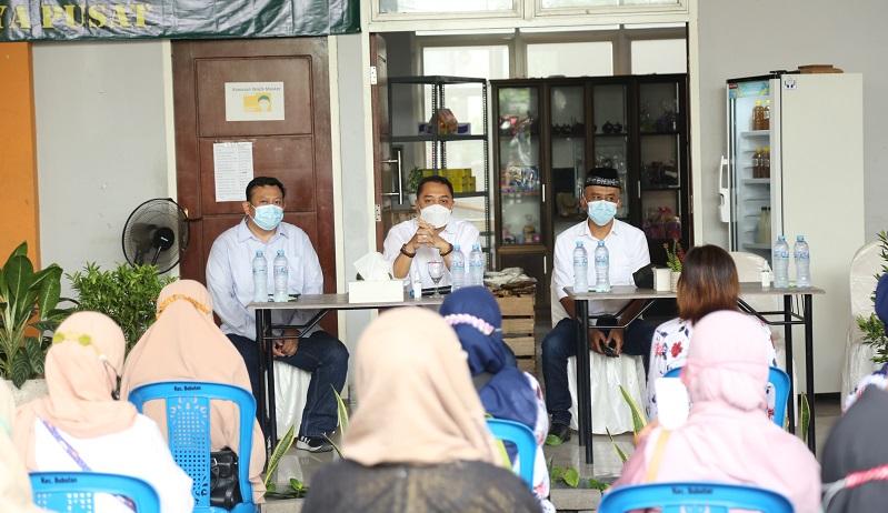 title Genjot Pemasaran, Eri Cahyadi Janji Sinergikan UMKM dengan OPD di Pemkot Surabaya  Genjot Pemasaran, Eri Cahyadi Janji Sinergikan UMKM dengan OPD di Pemkot Surabaya