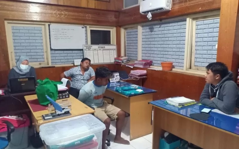 title Bejat, Kakak Perkosa Adik Kandung di Loteng hingga Hamil 8 Bulan Bejat, Kakak Perkosa Adik Kandung di Loteng hingga Hamil 8 Bulan