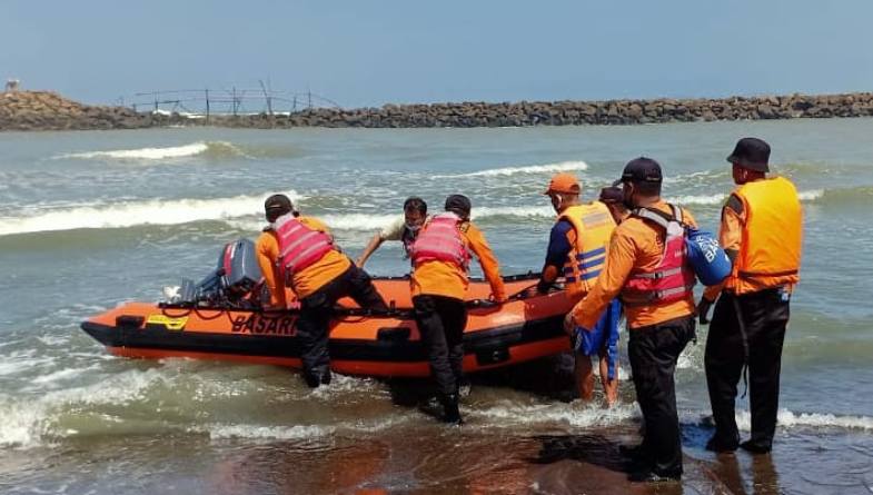 Mandi di Muara Pantai Sodong Cilacap, Siswa SD Hilang Terseret Ombak