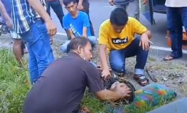title Sedang Mengemudi, Sopir Bus ALS Ini Mendadak Pingsan lalu Meninggal di Jalinsum Lampung Sedang Mengemudi, Sopir Bus ALS Ini Mendadak Pingsan lalu Meninggal di Jalinsum Lampung