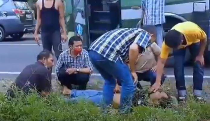 title Kronologi Sopir Bus ALS Mendadak Pingsan lalu Meninggal saat Sedang Mengemudi Kronologi Sopir Bus ALS Mendadak Pingsan lalu Meninggal saat Sedang Mengemudi