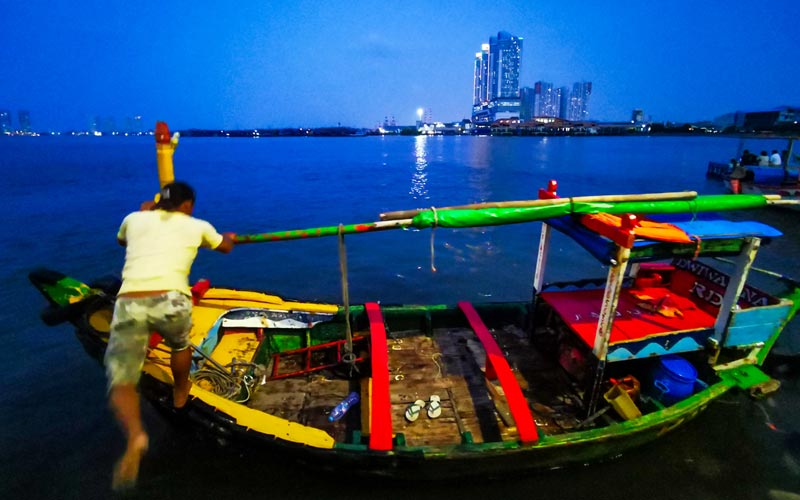 Menghabiskan Libur, Menikmati Senja di Pelabuhan Kali Adem - Bagian 2