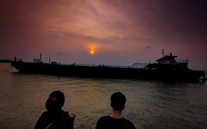 Menghabiskan Libur, Menikmati Senja di Pelabuhan Kali Adem - Bagian 6