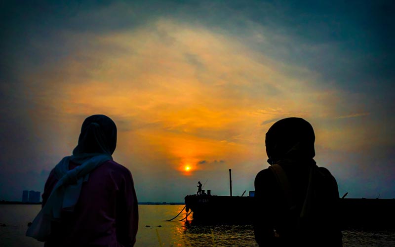 Menghabiskan Libur, Menikmati Senja di Pelabuhan Kali Adem - Bagian 1