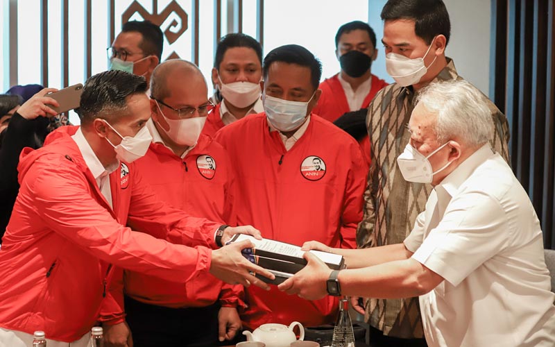 Diantar Tim Sukses, Anindya Bakrie Daftar Calon Ketua Umum Kadin - Bagian 4