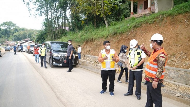 Plt Gubernur Sulsel Canangkan Pembangunan Ruas Jalan hingga Perbatasan Sulbar