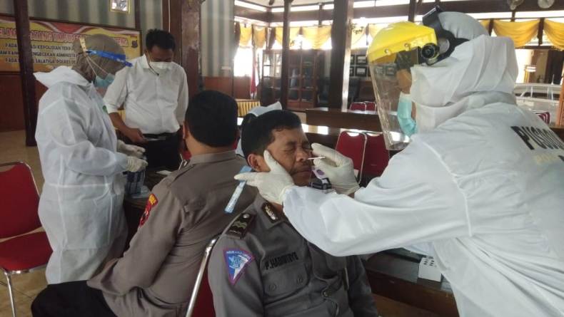Ratusan Personel Polres Salatiga Jalani Swab Antigen