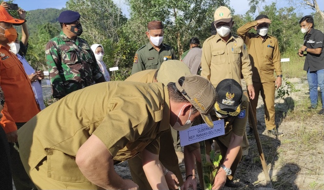title HUT Bangka Barat ke-18, Gubernur Babel dan Forkopimda Tanam Pohon di Hutan Menumbing HUT Bangka Barat ke-18, Gubernur Babel dan Forkopimda Tanam Pohon di Hutan Menumbing