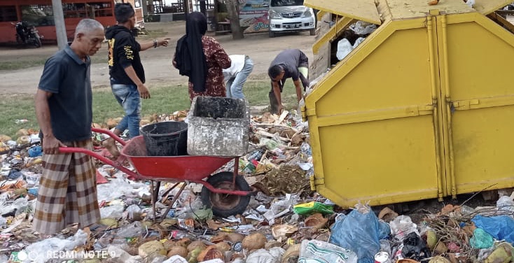 Warga Bikin TPA Siluman, Wabup Pidie Jaya: Buang Sampah Sembarang Sudah Budaya      