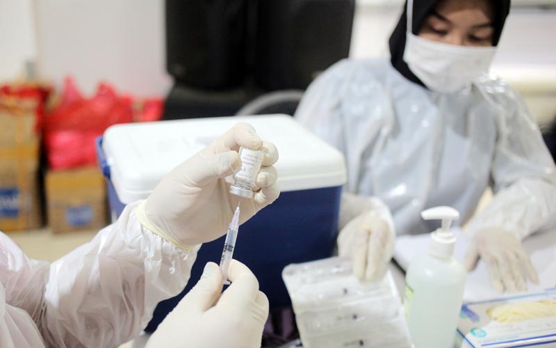 150.000 Pekerja Ritel dan UMKM Divaksin Covid-19  - Bagian 2