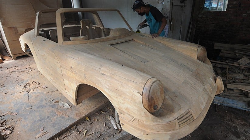Penampakan Mobil Porsche Berbahan Kayu Jati Buatan Warga Boyolali - Bagian 1