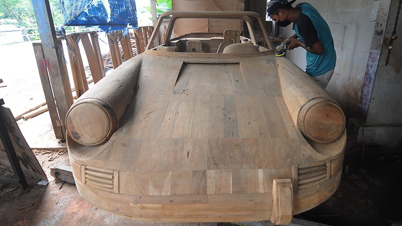 Penampakan Mobil Porsche Berbahan Kayu Jati Buatan Warga Boyolali - Bagian 2