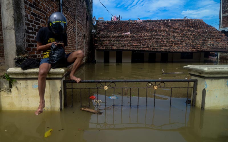  Sungai Citarum Meluap, 4 Kecamatan di Kabupaten Bandung Terendam Banjir  - Bagian 3