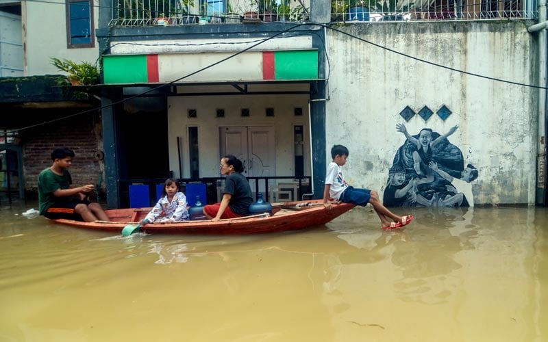  Sungai Citarum Meluap, 4 Kecamatan di Kabupaten Bandung Terendam Banjir  - Bagian 2
