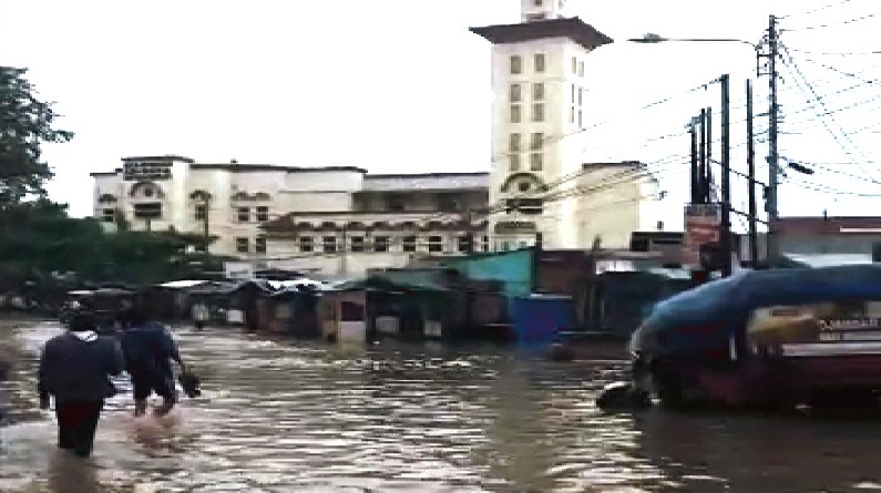 Terendam Banjir, Jalur Baleendah-Dayeuhkolot Tak Bisa Dilalui Kendaraan