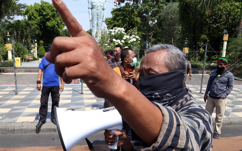 Buntut HUT Khofifah, Masyarakat Peduli Keadilan Protes Dugaan Pelanggaran Prokes  - Bagian 1