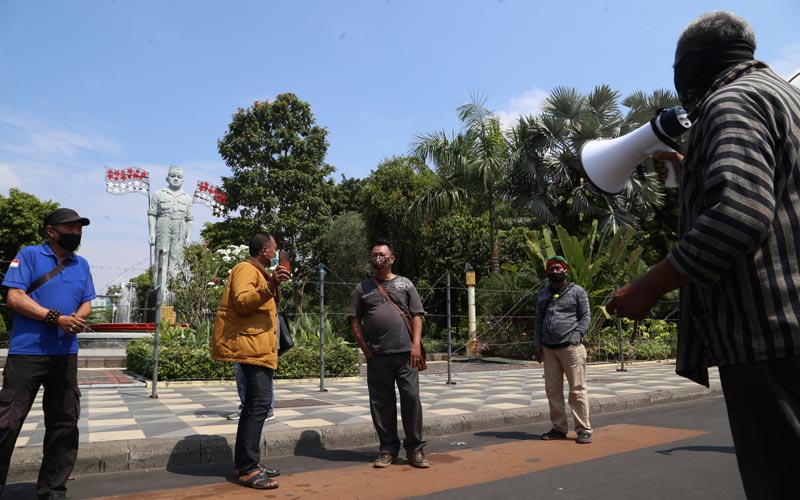Buntut HUT Khofifah, Masyarakat Peduli Keadilan Protes Dugaan Pelanggaran Prokes  - Bagian 3