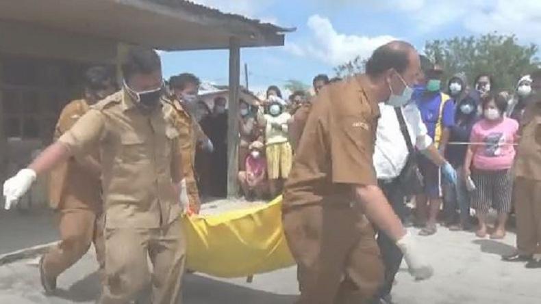 title Toba Gempar, Guru SD Tewas Setengah Telanjang dengan Tubuh Berlumuran Darah  Toba Gempar, Guru SD Tewas Setengah Telanjang dengan Tubuh Berlumuran Darah