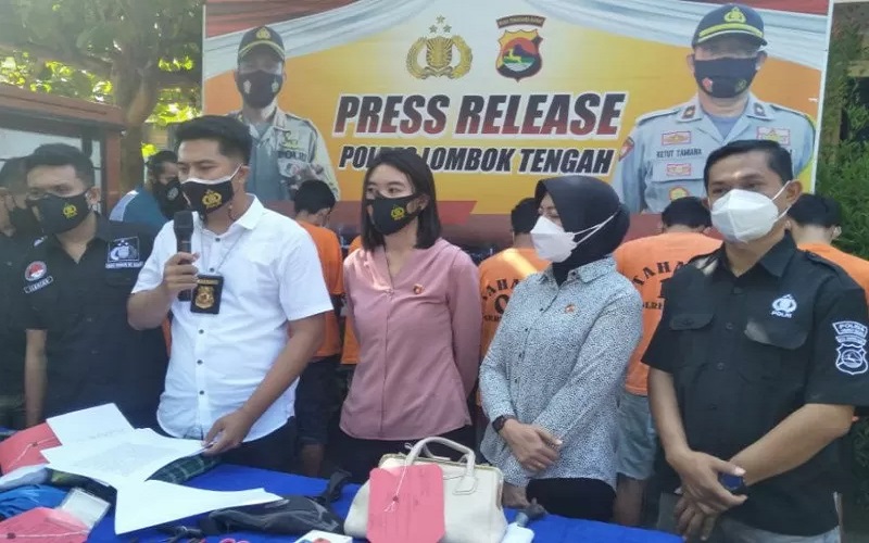 title Ayah Perkosa Anak Sengaja Cekoki Korban Pakai Miras untuk Gugurkan Kandungan 3 Bulan Ayah Perkosa Anak Sengaja Cekoki Korban Pakai Miras untuk Gugurkan Kandungan 3 Bulan