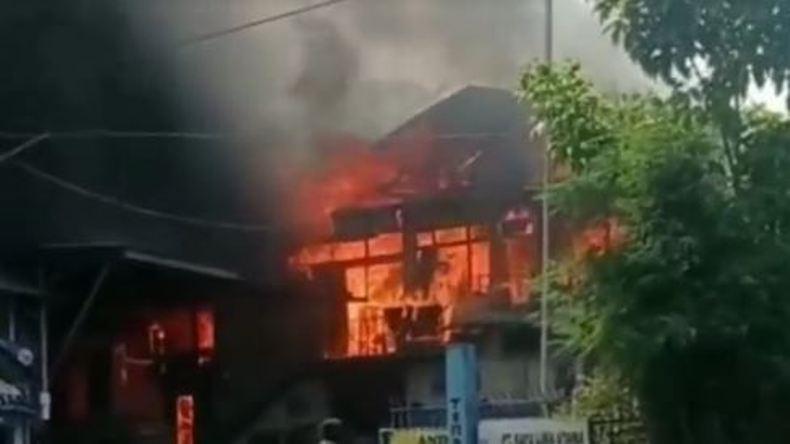 Pabrik Pengolahan Kayu Terbakar, Kerugian Capai Miliaran Rupiah 