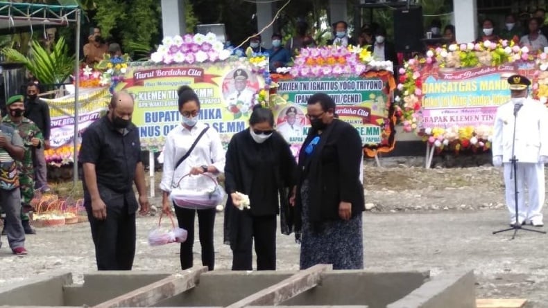 Lokasi Permakaman Wagub Klemen Tinal di Samping Kuburan Mendiang Orang Tuanya