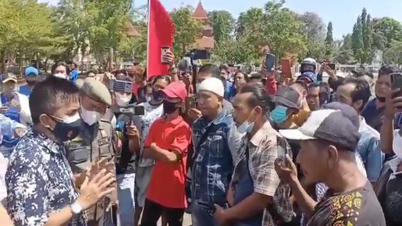 Ratusan Pekerja Seni dan Hiburan Geruduk Pendopo Indramayu, Gegara Ini Batal Unjuk Rasa 