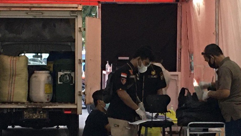 Polisi Gerebek Layanan Rapid Test Drive Thru di Lapangan Merdeka, 3 Orang Ditangkap