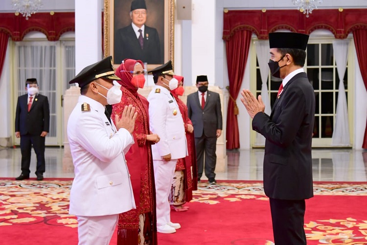 title Presiden Joko Widodo Melantik Gubernur dan Wakil Gubernur Kalteng Masa Jabatan 2021-2024 Presiden Joko Widodo Melantik Gubernur dan Wakil Gubernur Kalteng Masa Jabatan 2021-2024