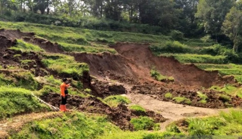 Tanah Bergerak Terus Terjadi, Puluhan Warga di Cibeber Cianjur Diungsikan
