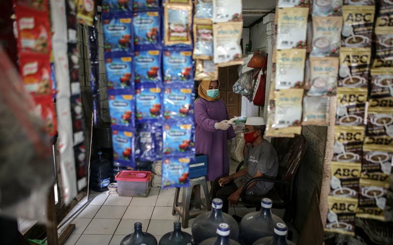 Jalan dari Rumah ke Rumah, Begini Kegigihan Petugas Kesehatan Berikan Vaksin Covid-19 kepada Lansia - Bagian 3